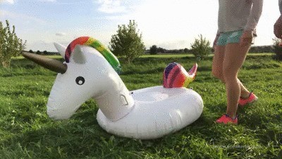 Sneaker-girl Fussballgirl07 Honey – Inflatable Unicorn