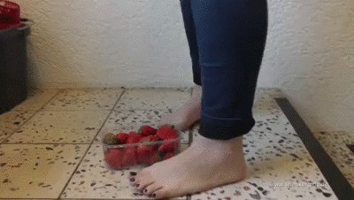 Sneakergirly Stacy – Crushing Strawberries