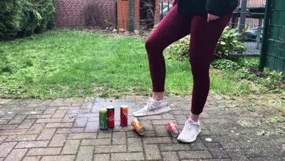 Sneakergirly Ena – Crushing Cans