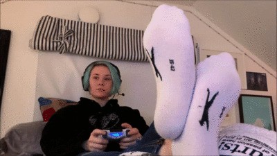 Swedish Gamer Girl Emma’s Massive Feet