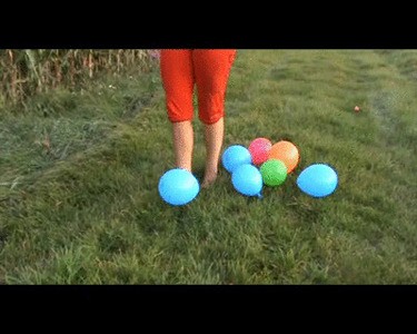 Sneakergirly Christin – Popping Balloons