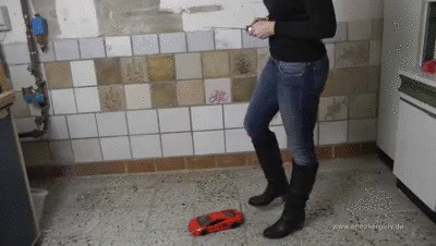 Sneakergirly Denise – Toy Car With Boots