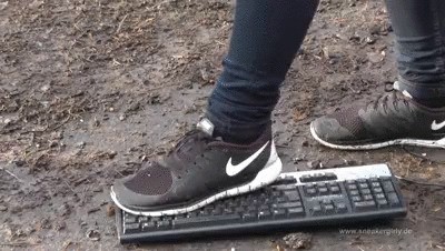 Sneakergirly Princess – Keyboard Crush