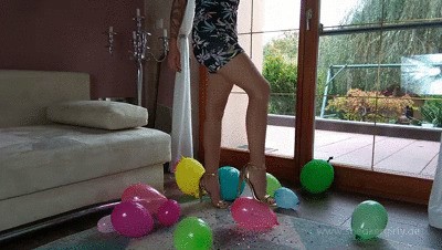 Sneakergirly Sarah – Balloon Popping